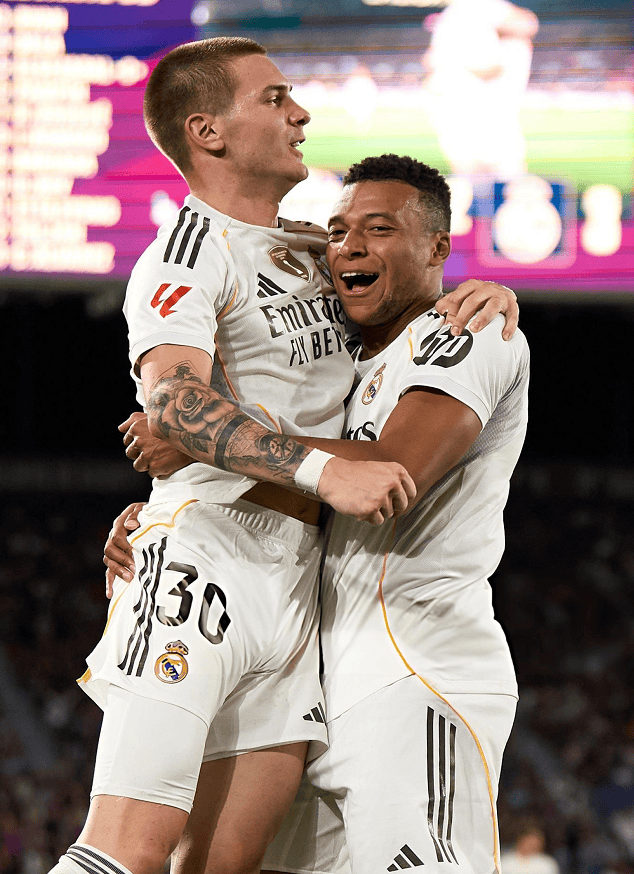 足坛一夜动态！利物浦造神迹，皇马4-1全胜领跑，AC米兰双杀莱切